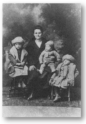 Mara Oreb Gagich with three oldest surviving children, Millie, Robert, and Ruby.  Photo Courtesy of Gagich Family Archive.